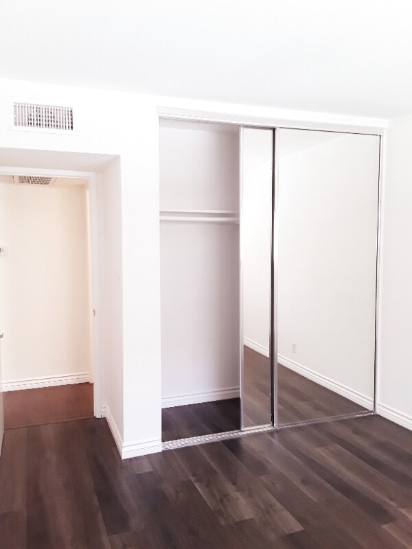 Building Photo - 808-812 Westmount Dr