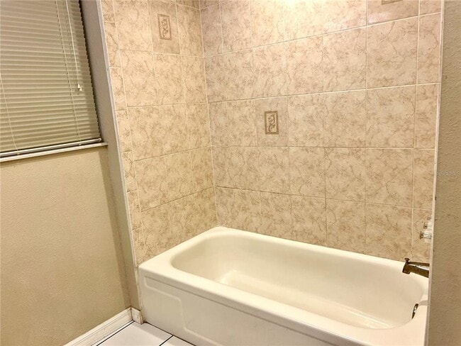 Building Photo - 2802 W Lake Eloise Dr