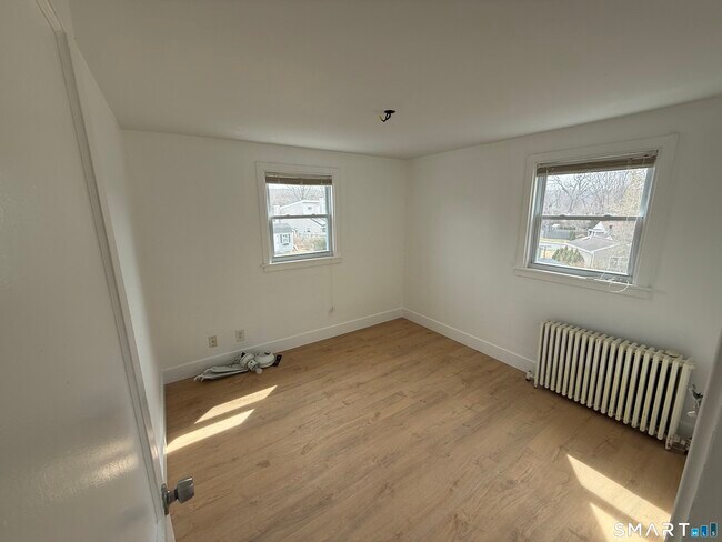 Building Photo - 5 Ann Ave