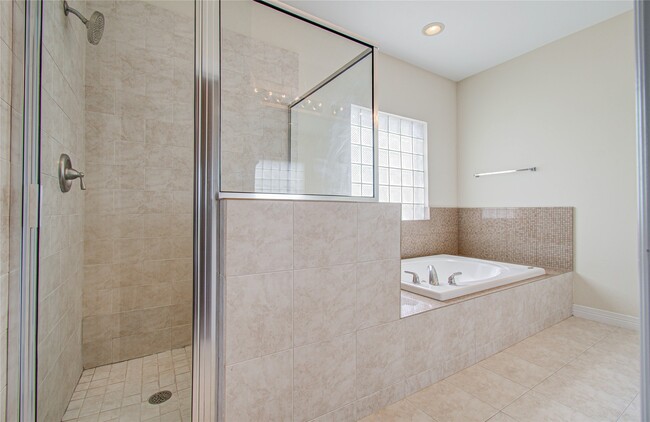 Building Photo - 501 Leverkuhn St