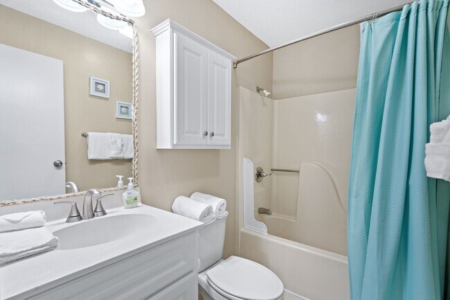 Building Photo - Fully Furnished W/ All Utilities Included! Seasonal Rental available 11/30/25-3/31/26