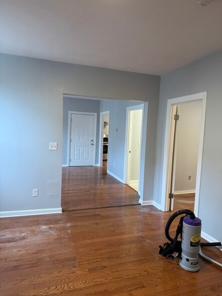 Building Photo - 75 Putnam St