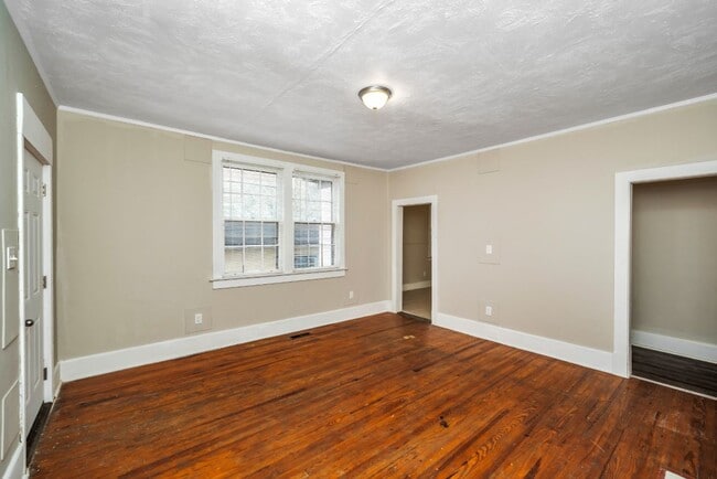 Building Photo - Spacious 2-Bedroom Duplex in Talladega – M...