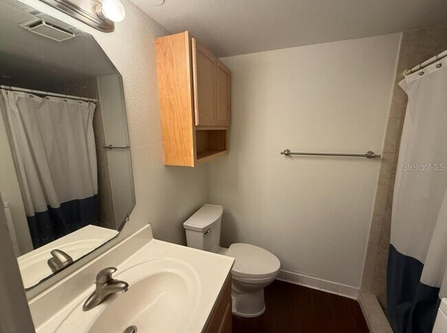 Building Photo - 631 N Orange Ave