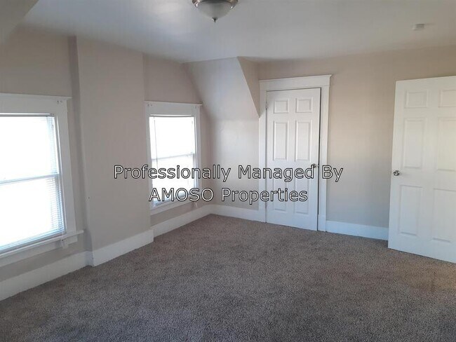 Building Photo - 6370 Glenmore Ave