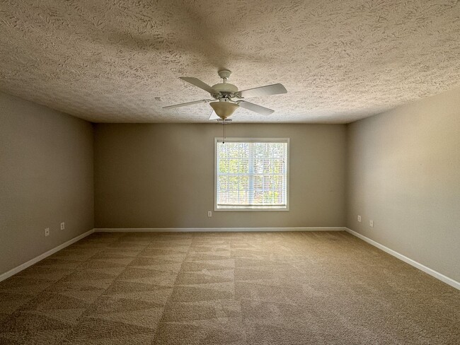 Building Photo - Spacious 4 Bed 2.5 Bath Home in Carolina Lakes