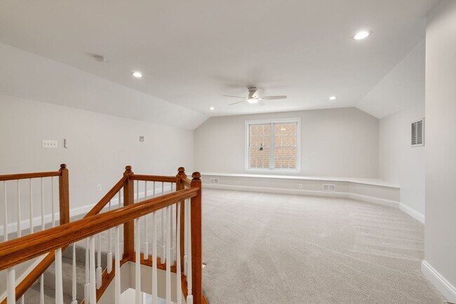 Building Photo - Stunning 4 level detached home close to the Mosaic District in Fairfax!