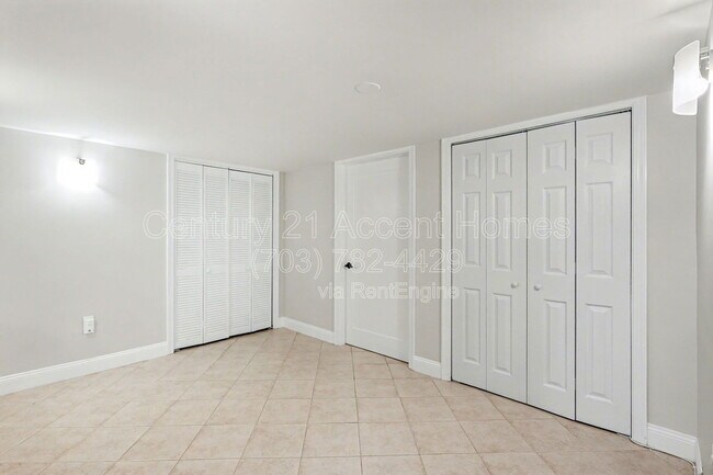 Building Photo - 3107 Valley Ln