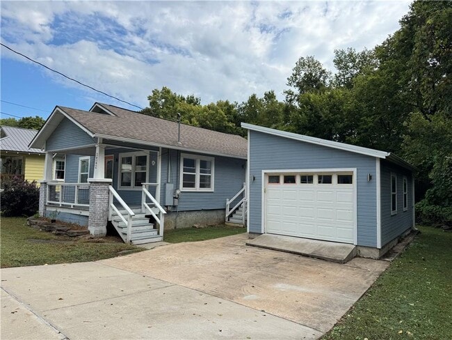 Building Photo - 320 S Washington Ave