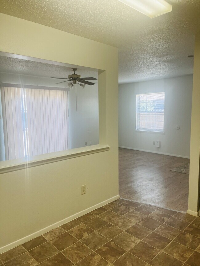Building Photo - MOVE IN SPECIAL - 2 Bedroom Townhome