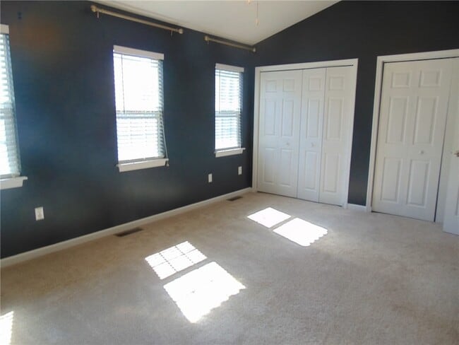 Building Photo - 905 Royal Ct