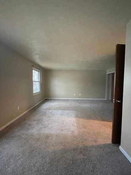 Building Photo - 1083 Cunningham Dr