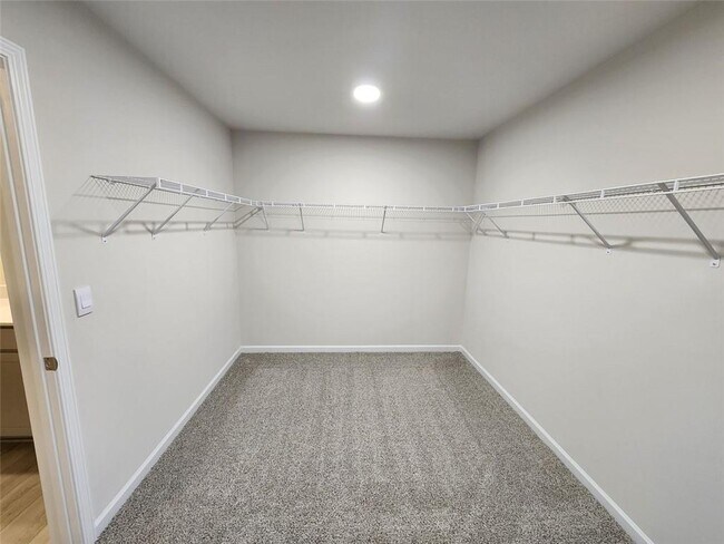 Building Photo - 235 Vly Oak Dr