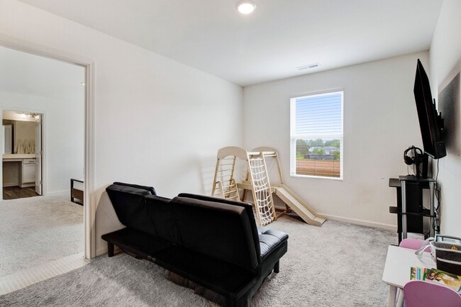 Building Photo - 307 Kenison Way