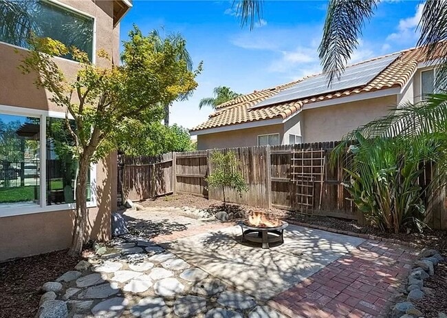 Building Photo - Spacious Two-Story Home in Lake Elsinore