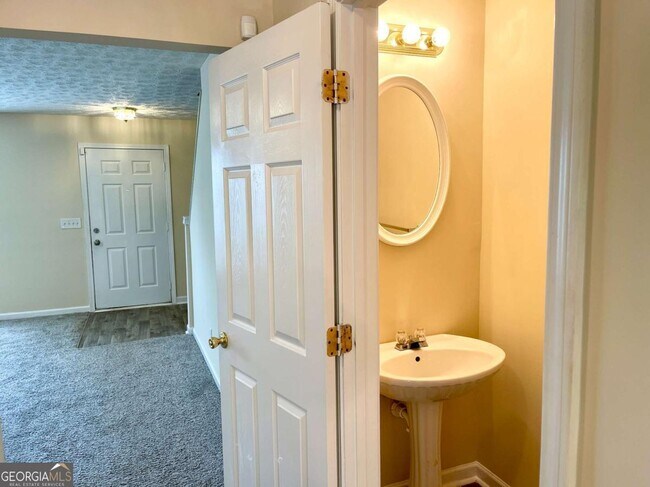 Building Photo - 5745 Strathmoor Manor Cir