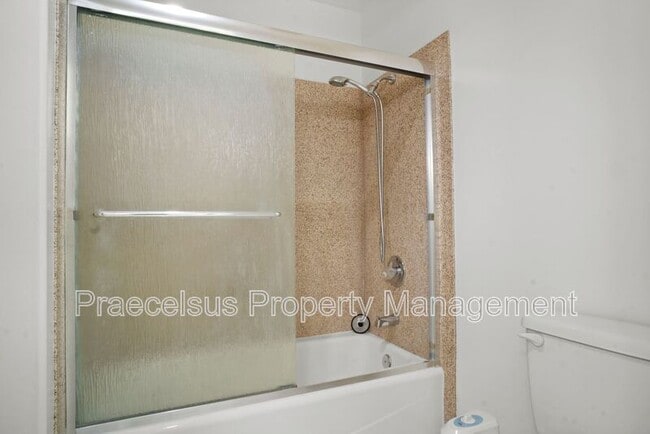 Building Photo - 5364 Dressage Dr