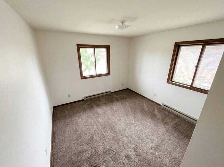 Building Photo - 2536 Spooner Ave