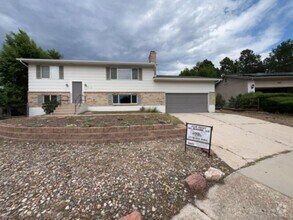 Building Photo - Fabulous bi level home in Vista Grand Terrace
