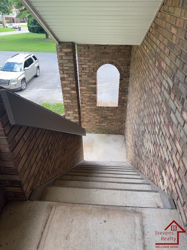 Building Photo - 409 Oriole Dr