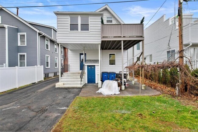 Building Photo - 223 Townsend Ave