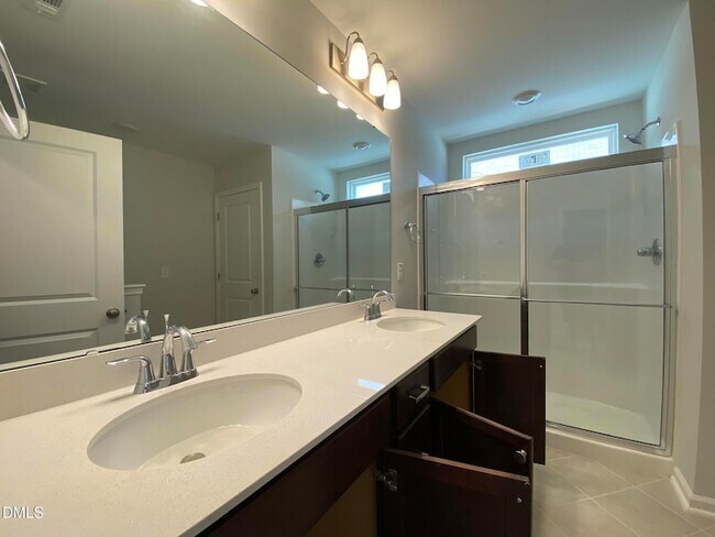 Building Photo - 17 Red Crabapple Ct