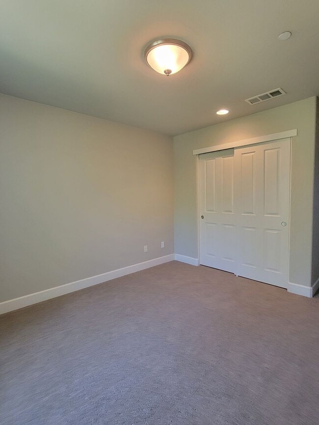 Building Photo - Charming Midtown Petaluma  – 3 Bed, 2.5 Bath