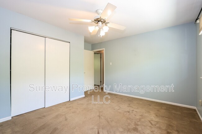 Building Photo - 44 Red Oak Dr