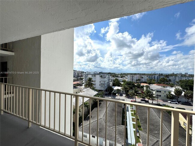 Building Photo - 7850 Byron Ave