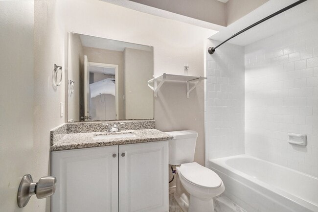 Building Photo - Spacious 4 bedroom 2 1/2 baths, 2 story for lease in the Elm Grove Village Subdivision - Kingwood