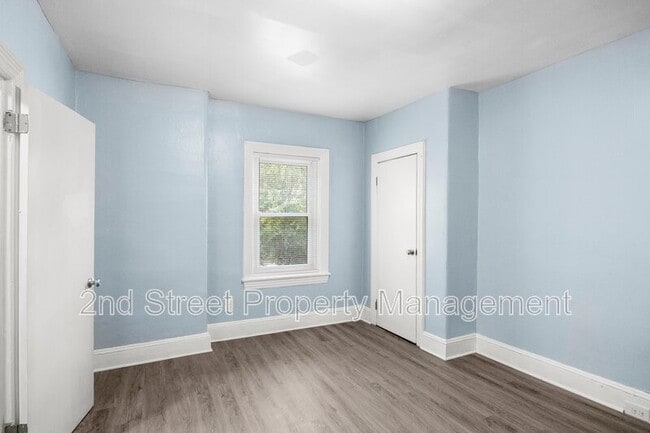 Building Photo - 33 Oak St