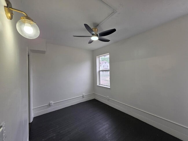 Building Photo - 124 Dawes Ave