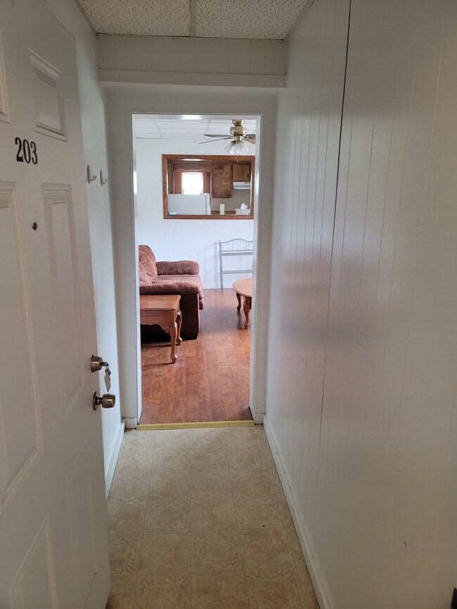 Building Photo - 41 E Main St