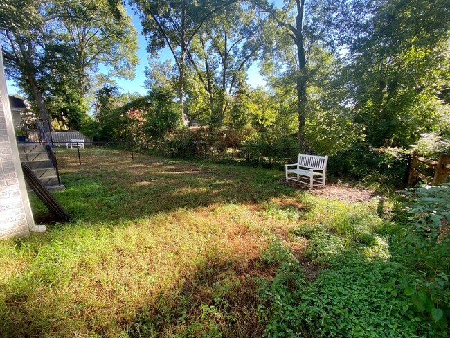 Building Photo - 595 Pinecrest Dr