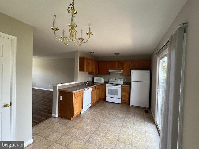 Building Photo - 868 Aztec Dr