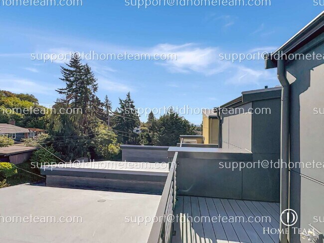Building Photo - "Spacious 3-Bed Townhouse with Scenic View...