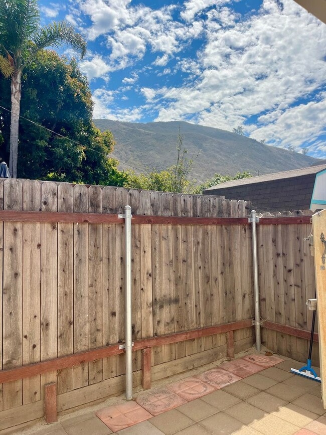 Building Photo - Freshly Renovated Studio with Yard & Mount...
