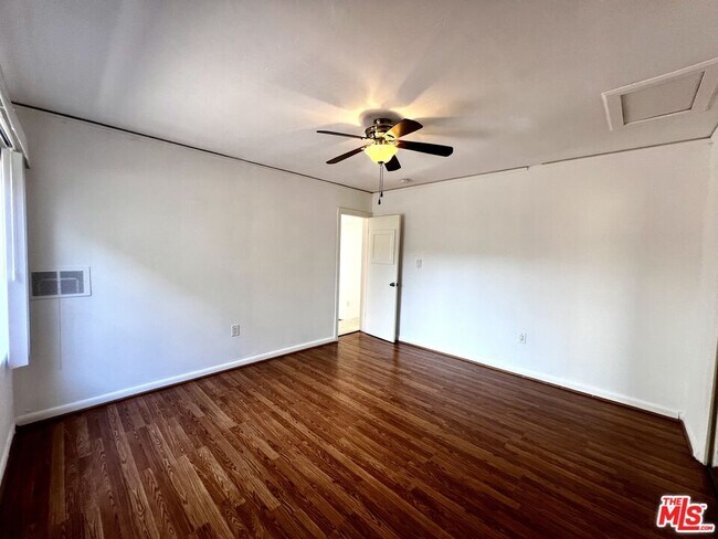 Building Photo - 364 N San Vicente Blvd
