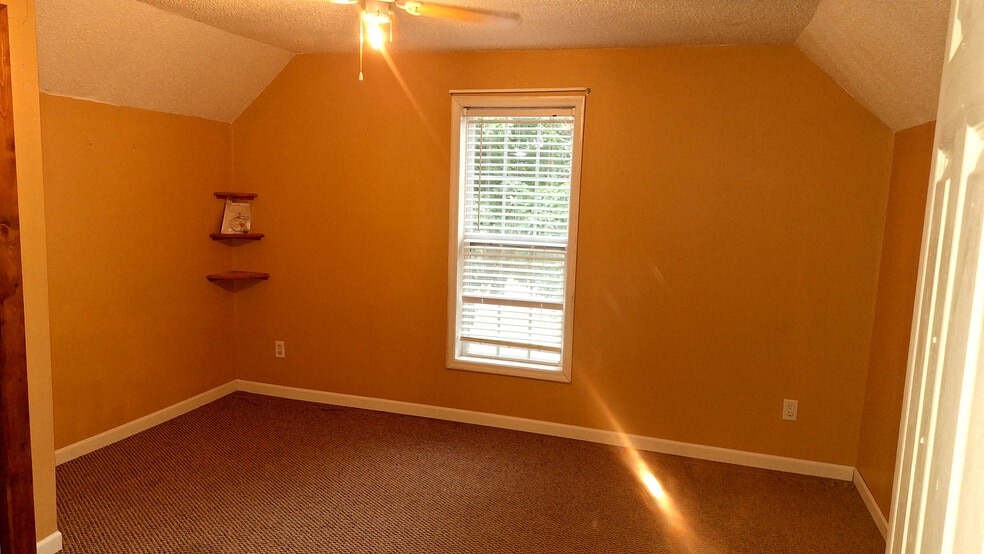 Building Photo - 1305 Unity St