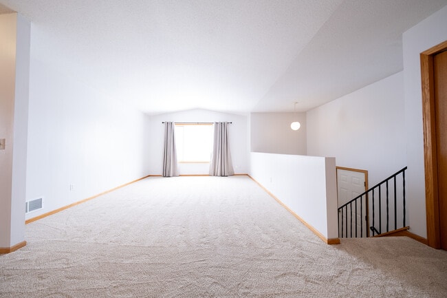 Building Photo - 634 McIntosh Ct