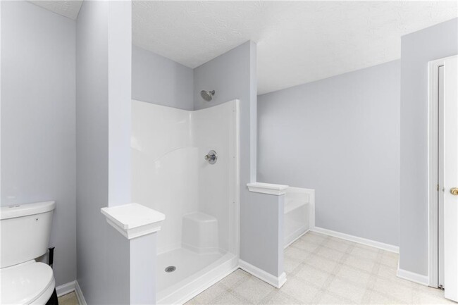 Building Photo - 400 Spring Head Dr SE