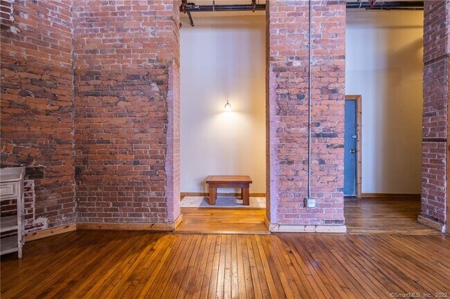 Building Photo - 325 Myrtle Ave