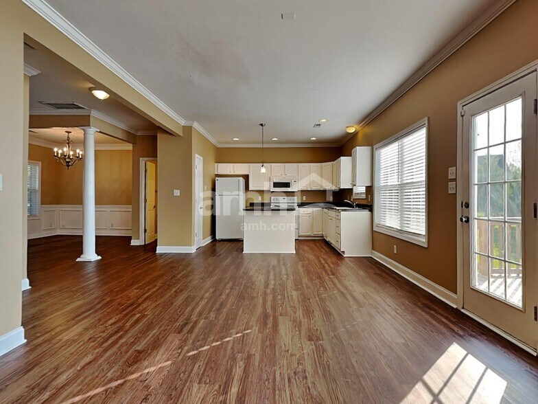 Building Photo - 7027 Legend Oaks Ln