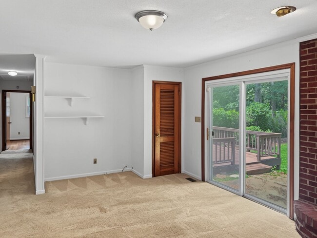 Building Photo - 6909 Justice Dr