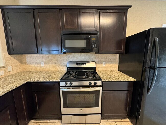 Building Photo - Move-In Special! Spacious 3BR Home with Large Private Yard in Mission Del Lago