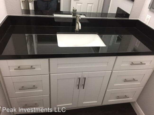 Building Photo - 735 Fathom Dr