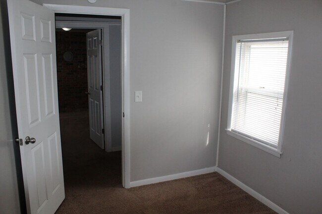 Building Photo - Cute 2BR in North Salem!