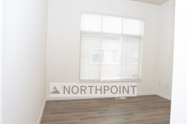 Building Photo - 2BR w/ Underground Parking Near TRAX