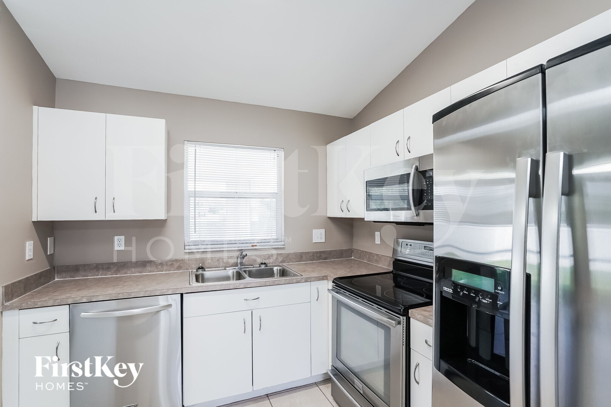 Building Photo - 2715 SW 1st Pl