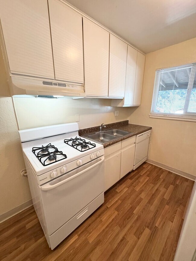 Building Photo - Move-In Special + Private Patio – Available Now! North Highlands